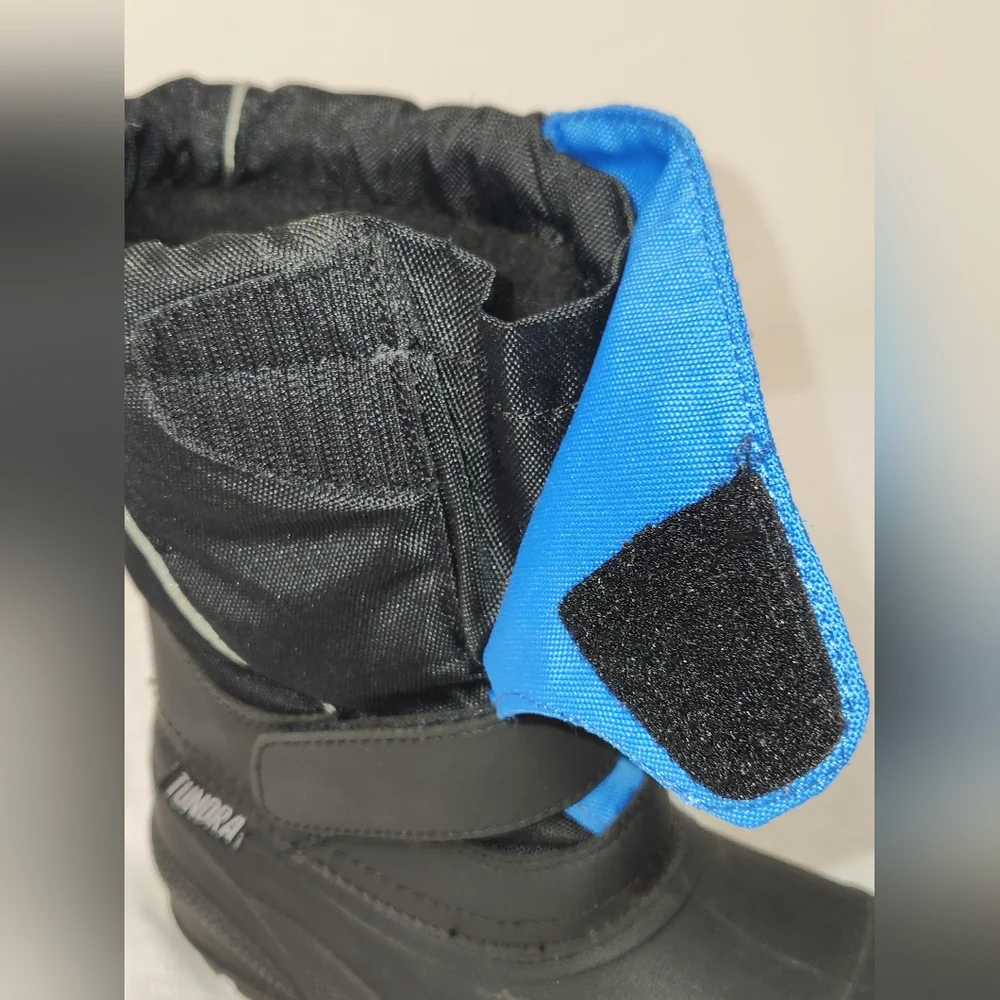 Tundra Kids Blue and Black Winter Boots Size 2.  # Z12